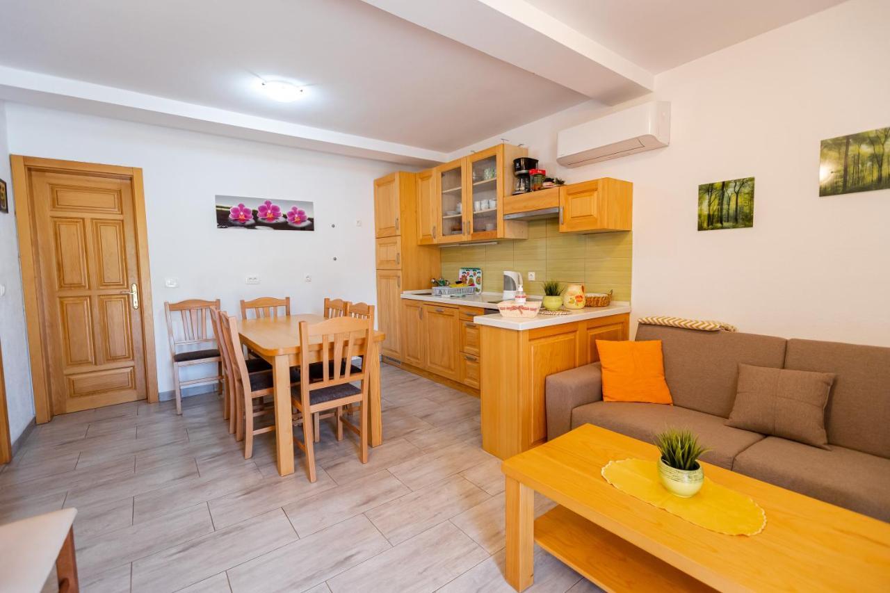 Lahinja & Kolpa River Apartments Metlika Eksteriør billede
