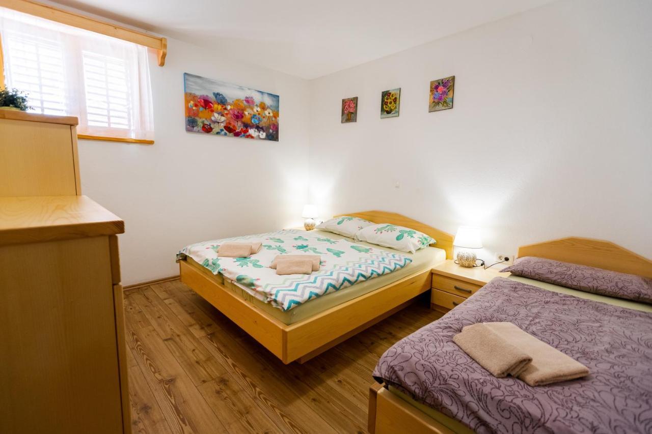 Lahinja & Kolpa River Apartments Metlika Eksteriør billede